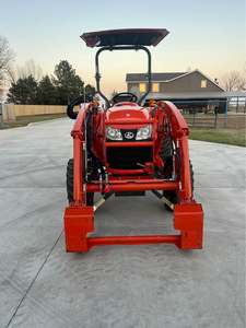 Mini Tractor Kubota L2501D con Cargador Frontal y Retroexcavadora |   Tractor Agrícola Compacto 4x4 de 25 HP |   Vehículo Utilitario Multifuncional - Product Image 3