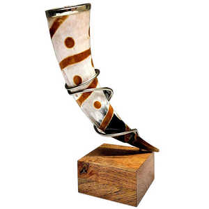 Juego de cuatro cuernos para beber Vikingos con soporte, hechos por artesanos indios con bordes de latón de última generación, recuerdo de calidad Vikingos - Product Image 3