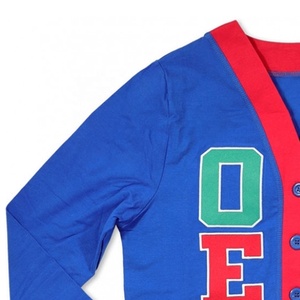 Cardigan en chenille à col en V avec broderie personnalisée, imprimé tendance hip-hop décontracté d'hiver, en acrylique, pour sororités, avec bouton logo - Product Image 3