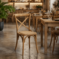 Chaise de salle à manger commerciale d'extérieur en bois à dossier croisé, location de chaises X pour café français, idéales pour mariages, fêtes, événements, restaurants, vente en gros