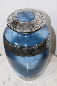 Urna Funeraria Artesanal de Zirconia Azul Fuego para Cenizas Humanas, Grande, Grabada, Pintada, Ecológica y Duradera - Product Image 4