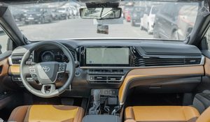 2025 Toyota Camry Lumière 2.5L FWD 4 cylindres Hybride Essence Automatique Berline Hybride - Product Image 4