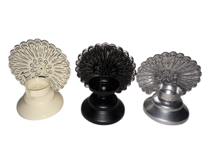 Porte-bougie en métal coloré, support de bougie décoratif de table, décoration d'intérieur moderne et élégante, accent pour le salon, la chambre à coucher, le bureau, les fêtes - Product Image 4