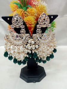 Conjunto de Collar Gargantilla Étnico de Aleación Chapado en Oro con Piedras de Esmalte Verde y Detalles de Perlas, Pendientes a Juego para Regalo de Aniversario - Product Image 2