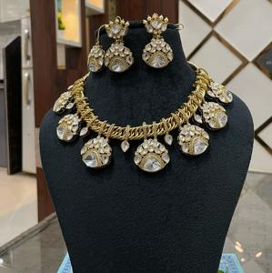 Juego de Collar y Aretes de Moissanita Chapados en Oro de Latón de la Mejor Calidad, Colección de Lujo para Bodas y Fiestas, para Mujeres y Niñas - Product Image 1