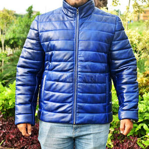 Chaqueta Acolchada de Cuero de Alta Calidad con Ajuste Cómodo, Acolchado Grueso y Exterior Resistente - Product Image 3