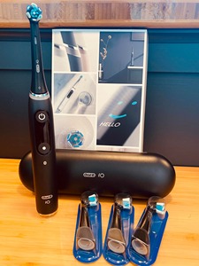 Precio a granel Oral-B IO Series 9/10 Cepillo de dientes eléctrico recargable, negro cósmico con 4 cabezales de cepillo, estuche de viaje - Product Image 6