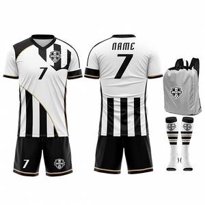 Maillot de football pour homme bleu clair de qualité supérieure, kit uniforme de club personnalisé avec sublimation OEM, vêtements de football - Product Image 1