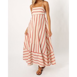 Robes pour femmes tendance et très vendues, offrant une coupe moderne, un ajustement décontracté et un look tendance pour un usage quotidien - Product Image 1