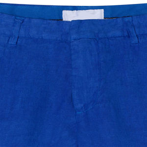 Las Bermudas cortas a medida para hombre proporcionan una opción de moda para eventos o salidas de verano. - Product Image 2