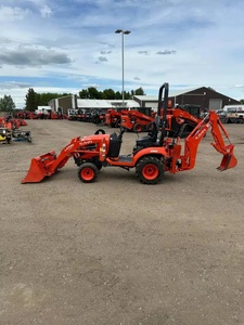 Tracteur-chargeur sur pneus Kubota BX23S avec moteur KUBOTA et accessoires de chargeur frontal et de pelle arrière - Product Image 4