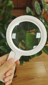 Çok fonksiyonlu El Tipi Üç Katlı Çift Aynalı LED Akrilik Lens 17 Beyaz LED'li Büyüteç Ölçekli Kitap Okuma İçin - Product Image 6