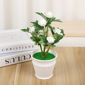 <span class=keywords><strong>Pianta</strong></span> realistica della <span class=keywords><strong>rosa</strong></span> artificiale <span class=keywords><strong>in</strong></span> una decorazione <span class=keywords><strong>di</strong></span> nozze del <span class=keywords><strong>vaso</strong></span>, centrotavola creativo, per la fotografia e l'esposizione floreale. - Product Image 6