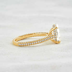 VVS1 Claridad Corte de pera Moissanite Anillo de compromiso Pave Set Estilo - Product Image 6