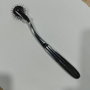 Kit d'instruments de diagnostic neurologique Wartenberg : rouleau réflexe, roue à aiguilles, marteau de percussion cutanée, certifié CE - Product Image 2