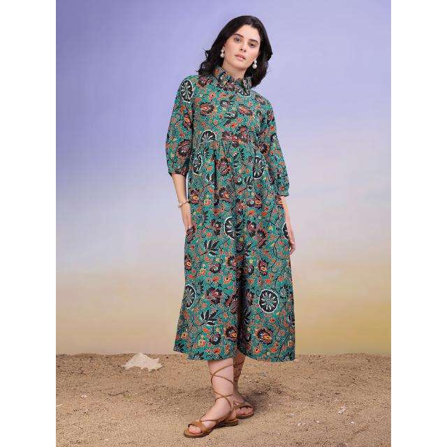 มีสีเขียวขุ่น