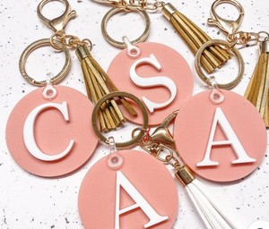 Porte-clés lettre alphabet acrylique (plastique) Accessoire durable personnalisé élégant pour organiser les clés et ajouter - Product Image 2