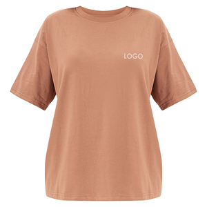 T-shirt féminin contemporain et ludique, conçu pour un confort optimal, avec un design frais et une présence élégante au quotidien - Product Image 4