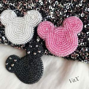 Porte-clés en perles jaunes et vertes, broderie de perles, broderie de perles de rocaille faite à la main, breloques pour sac avec motif de festival - Product Image 2