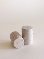 Stilvolles Salz- und Pfefferstreuer-Set aus Naturstein, langlebig, einfach zu verwenden, perfekt für Essen und als Geschenk, heiß begehrt, in Eiform.