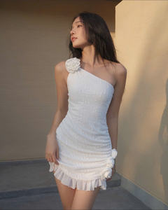 Robe blanche ajustée avec détails floraux parfaite pour la journée d'été personnalisable OEM/ODM fabriqué au Vietnam - Product Image 2