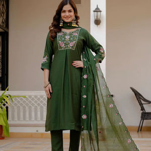 Traje Kurta con Pantalón Bordado de Algodón Premium para Mujer - Product Image 1