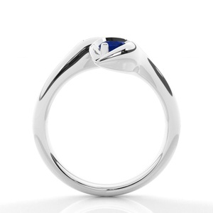 แหวนหินแซฟไฟร์สีฟ้าตัดสีทองสีขาวล้วนออกแบบได้ตามต้องการแบบง่ามทันสมัยเหมาะสำหรับการหมั้น - Product Image 3