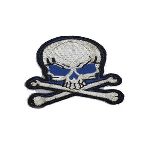 Patchs brodés personnalisés en forme de crâne, écologiques, thermocollants, avec taille ajustable et couleur personnalisée pour vêtements, fabriqués au Pakistan - Product Image 1