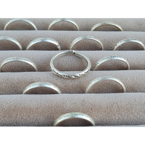 แหวนแฟชั่นชุบเงินดีไซน์หรูหรา ลวดลายละเอียด เหมาะสำหรับใส่ทุกวัน พร้อมเสน่ห์ที่น่าขายต่อ - Product Image 1