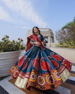 LANZANDO NUEVO DESGASTE FESTIVA LEHENGA CHOLI CON DUPATTA TELA PESADA MUSELINA ALGODÓN CON BONITO TRABAJO DE ESTAMPADO - Product Image 4