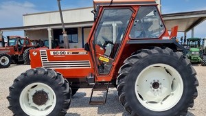 Tractor Utilitario Diésel Fiat Nuevo y Usado con Compatibilidad con Cargador Frontal Hidráulico y Plataforma de Operador Cómoda - Product Image 2
