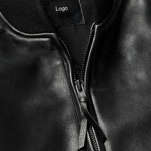 Chaqueta de Motociclista de Cuero Genuino para Hombre con Cuello Alto y Cierre de Cremallera con Logotipo Frontal, Diseño Elegante - Product Image 6