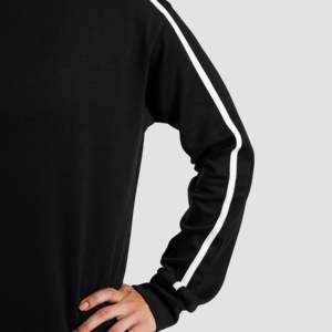 Sweat-shirt noir respirant en soie tricotée pour femme Swayline, coupe courte, brodé motif 3D, idéal pour l'hiver - Product Image 5