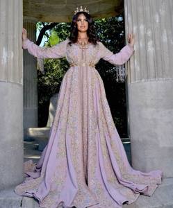 Nouveau-dernier-design élégant de broderie zardozi à la main sur une belle robe CAFTAN de couleur avec tissu Trail On Carpe pour mariage = 2025 - Product Image 1