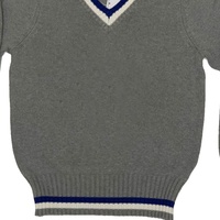 OEM/ODM Damen-Strickjacke in Grau mit V-Ausschnitt, blauem und weißem Besatz, langen Ärmeln und klassischem Preppy-Stil.