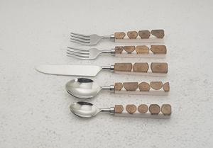 Juego de utensilios de cocina de madera hechos a mano, vajilla de madera natural con pulido de espejo, cuchara hecha a mano de Artes Designs, hecha en la India - Product Image 6