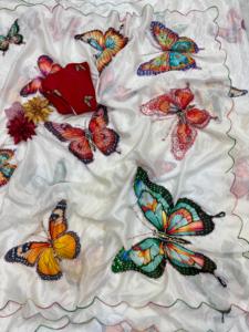 ผ้าส่าหรีผ้าไหมสีขาวมาเลย์พิมพ์ลายผีเสื้อเสื้อเบลาส์แฟนซีสำหรับงานแต่งงานเทศกาลพิเศษ - Product Image 3