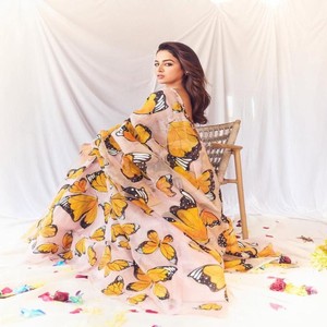 VASTRA COTTAGE Lehenga Choli de Seda Organza Pura con Estampado Digital, Blusa Acolchada con Patta de Lona y Dupatta a Juego - Product Image 4