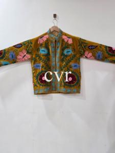 Manteau de luxe pour femme en velours Suzani brodé à la main, écoresponsable, style bohème hivernal, vêtement d'extérieur ouzbek fait main, idéal pour les fêtes - Product Image 2