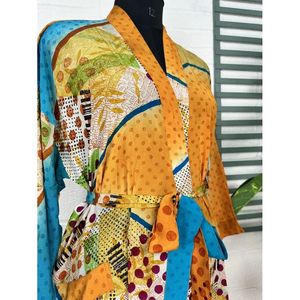 Kimono vintage en crêpe de soie, robe douce et confortable, vêtement de détente léger et luxueux, cadeau d'été parfait pour les femmes, vêtements de nuit - Product Image 4