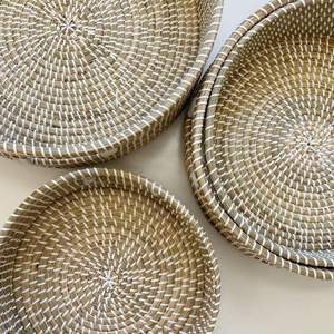 Bandeja para servir algas marinas de forma redonda vietnamita hecha a mano ecológica y decorativa con asas de transporte para almacenamiento de alimentos - Product Image 6