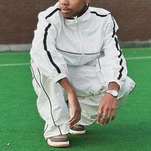 Fabricantes de Chándales, traje de jogging ajustado personalizado, conjuntos de chándal cortavientos de nailon ligero con cremallera en blanco para hombre - Product Image 4