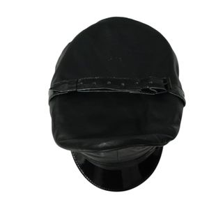 Esta es una gorra de motociclista Muir auténtica de cuero negro completo con visera. - Product Image 4