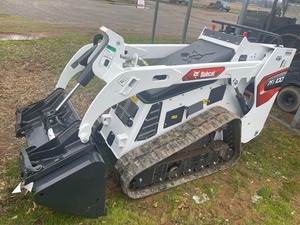 Minicargadora de dirección deslizante Carga nominal de 1-5 toneladas con accesorios de oruga - Product Image 3