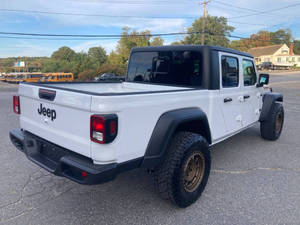 Jeep Gladiator Sport S Usado de 2023 - Product Image 2
