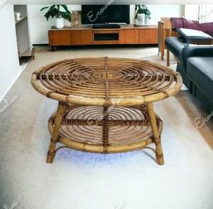 Precioso taburete de mimbre moderno de mediados de siglo, mesa auxiliar de asiento redondo de bambú curvo, mesita de noche redondeada, mesa auxiliar de ratán con estante - Product Image 2