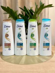 Lotion nourrissante pour le corps au beurre de karité Dove, hydrate en profondeur. - Product Image 3