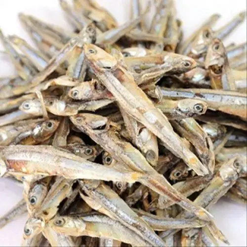 Exported dried anchovies are dried in the sun, so that the fish can retain the smell of the sea
