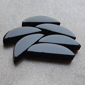 พลอยสีดำธรรมชาติทรงพระจันทร์ครึ่งดวงอัญมณีหลังแบนสีเขียวมีให้เลือกทุกขนาด - Product Image 2