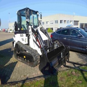 Chargeuse Hydromek HMK 62T d'occasion fiable avec chenilles en caoutchouc de 400 mm et débit de pompe hydraulique de 60 litres par minute pour une efficacité accrue - Product Image 2